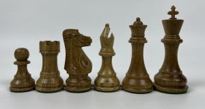 Wooden chess pieces made of Staunton oak No. 6 (Art T)